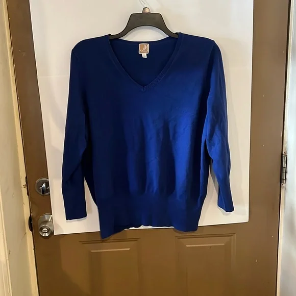 Cute Sweater - Picture 1 of 4